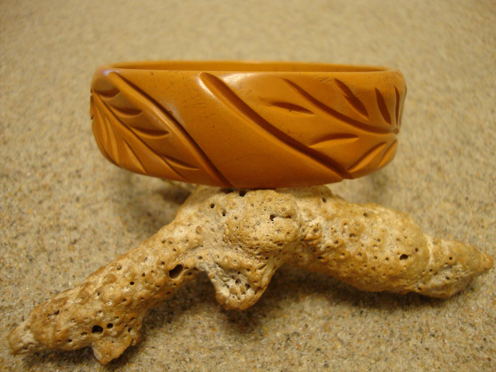 Vintage Burnt Orange Bakelite Bracelet: Carved Flower & Leaf Design