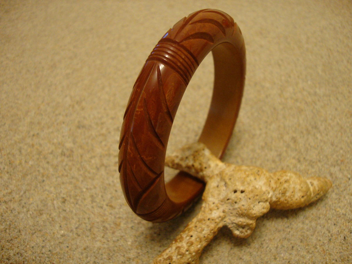 Vintage Cinnamon Bakelite Bracelet: Carved Wheat Sheaf Design