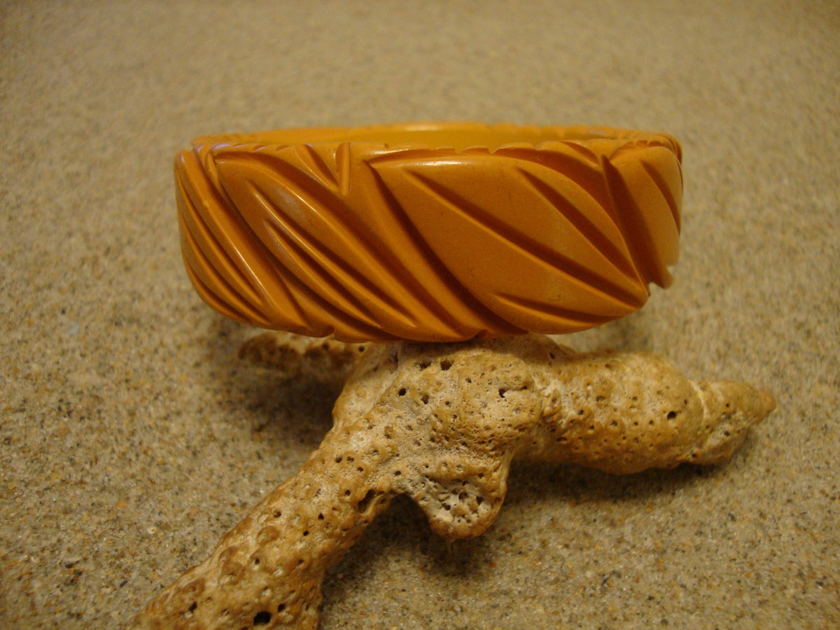 Vintage Goldenrod Bakelite Bracelet: Carved Leaf Design