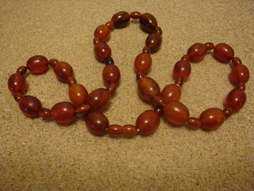 Vintage 30" Translucent Marbled Cherry Bakelite Necklace! Graduated Barrell Beads!