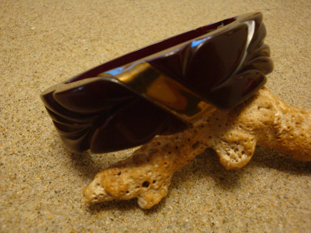 Vintage Bakelite Clamper Bracelet! Mahogany w/ Leaf Carvings & Brass Accent!