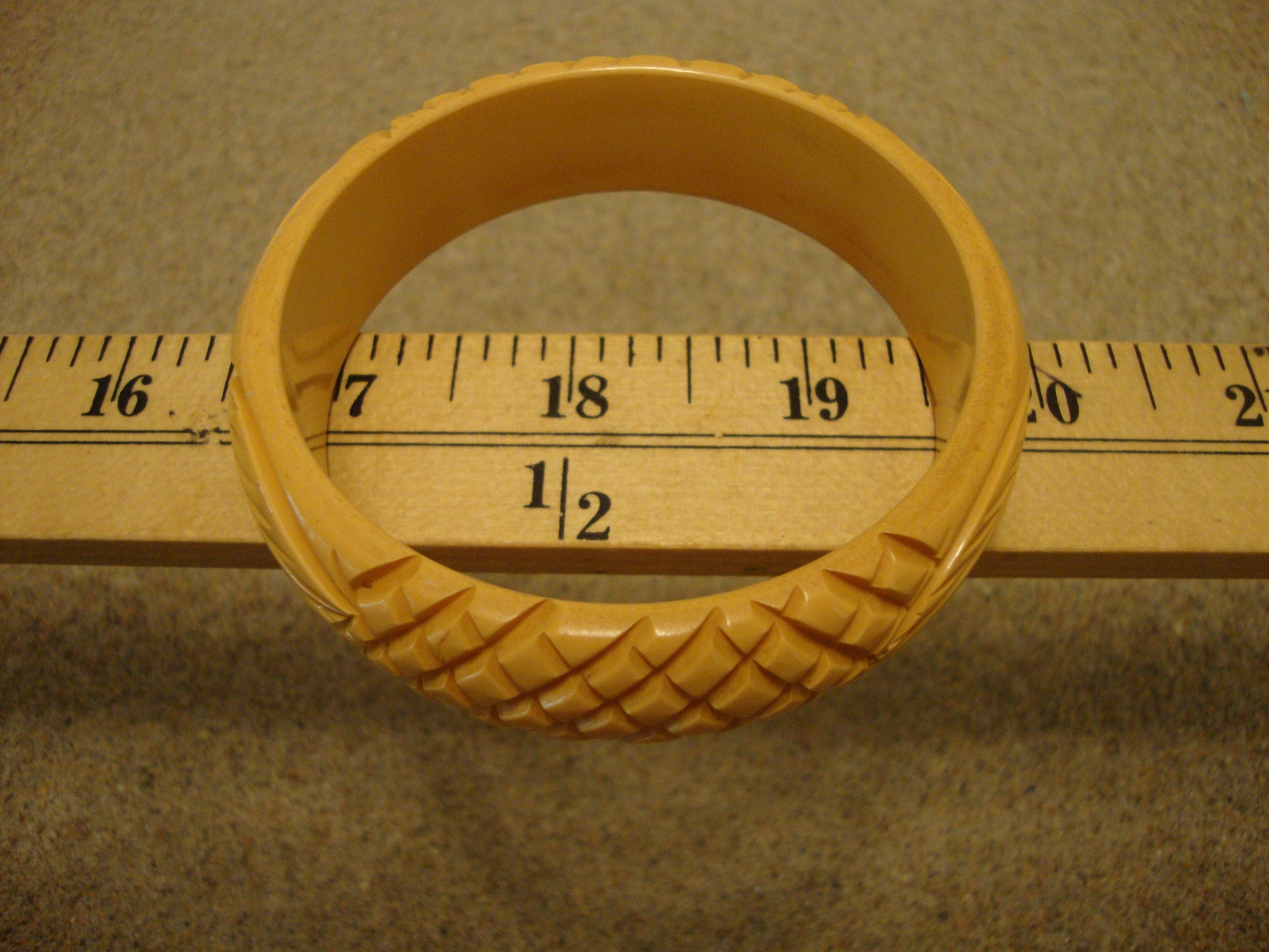 Vintage Goldenrod Bakelite Bracelet: Carved Leaf Design