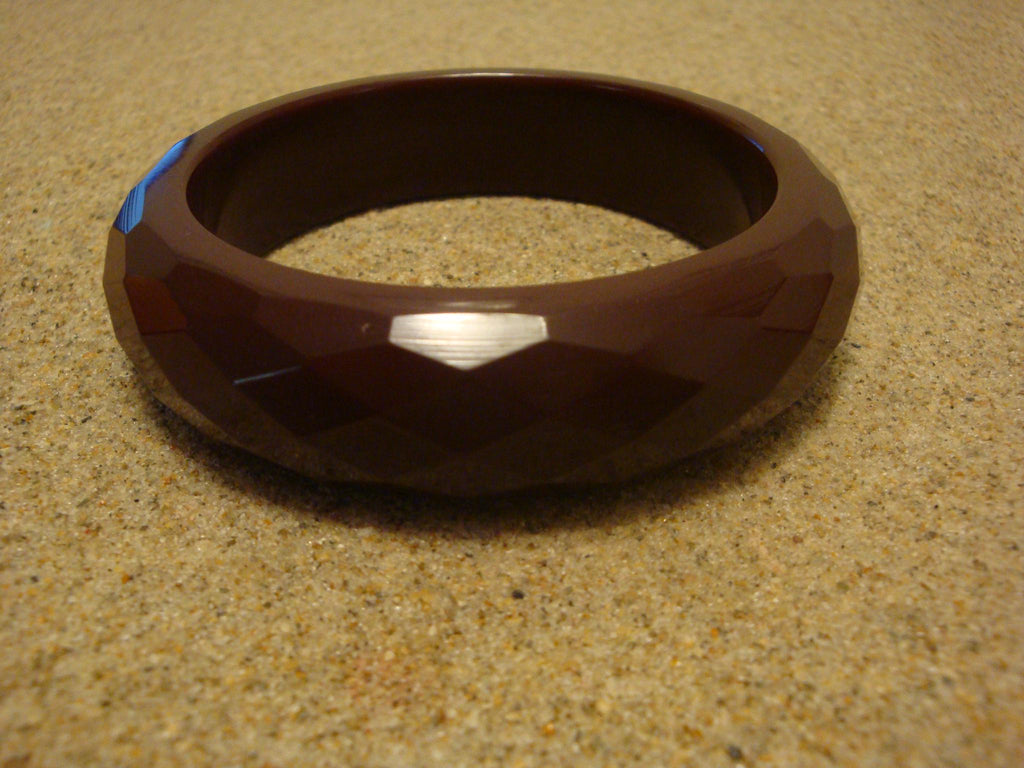 Vintage 3/4" Chocolate Brown Bakelite Bracelet! Diamond & Pentagon Facets!