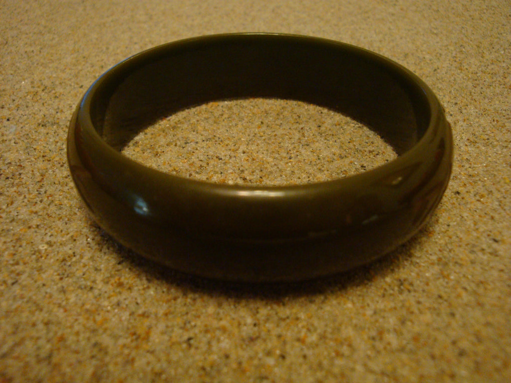 Vintage 3/4" Olive Green Bakelite Bracelet; Classic Bird on Branch Carvings!!