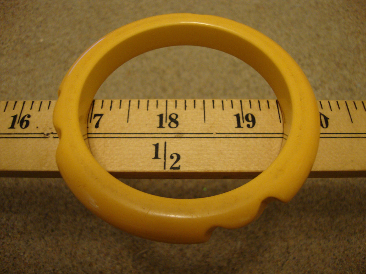 Vintage 1/2" Yellow Bakelite Bracelet! Three Pair of Deep Diagonal Slash Carvings!