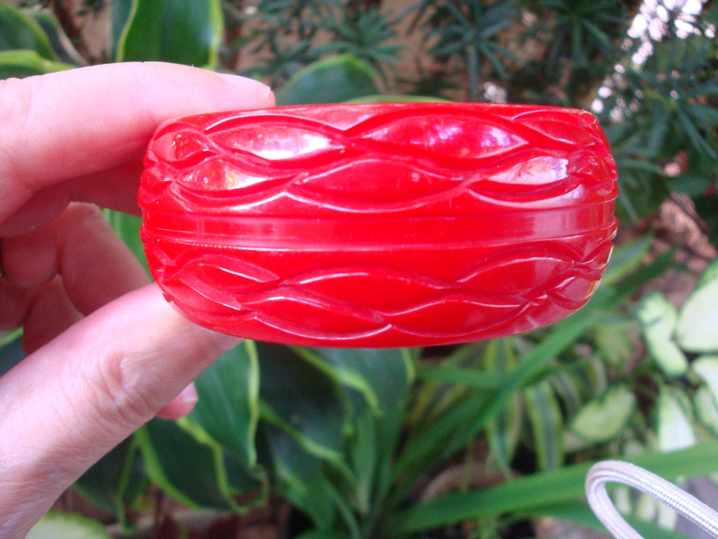 Vintage Cherry Red Bakelite Bracelet: Grooved Wavy Carvings