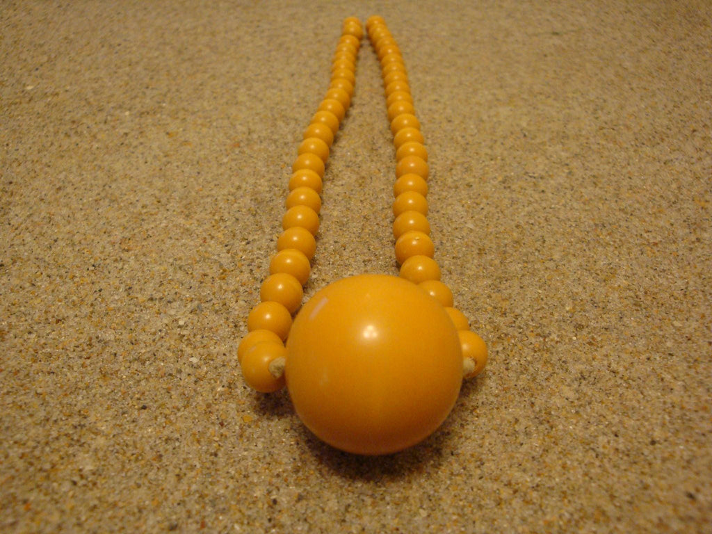Vintage 14.5" Bakelite Canary Yellow Choker Necklace!  7/8" and 1/4" Beads!
