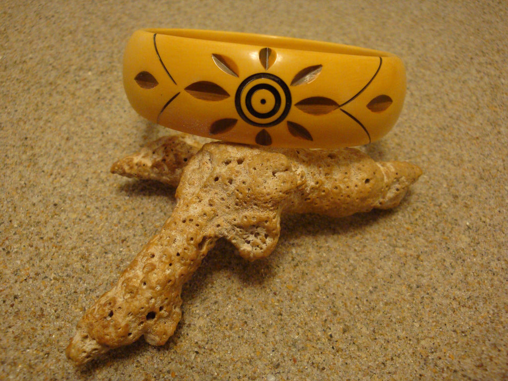 Vintage  7/8" Yellow Bakelite Bracelet w/ Three Overdyed Large Flower Carvings!