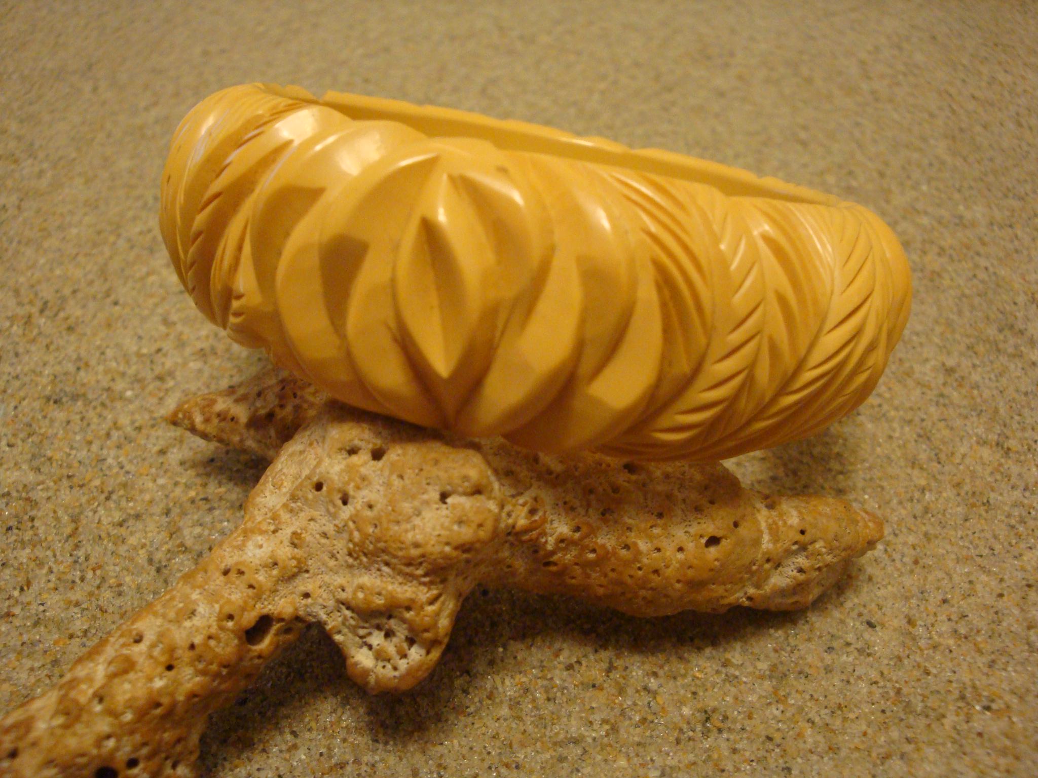 Vintage 1" Canary Yellow Bakelite Bracelet!  Four Lotus Flower & Leaf Carvings!!