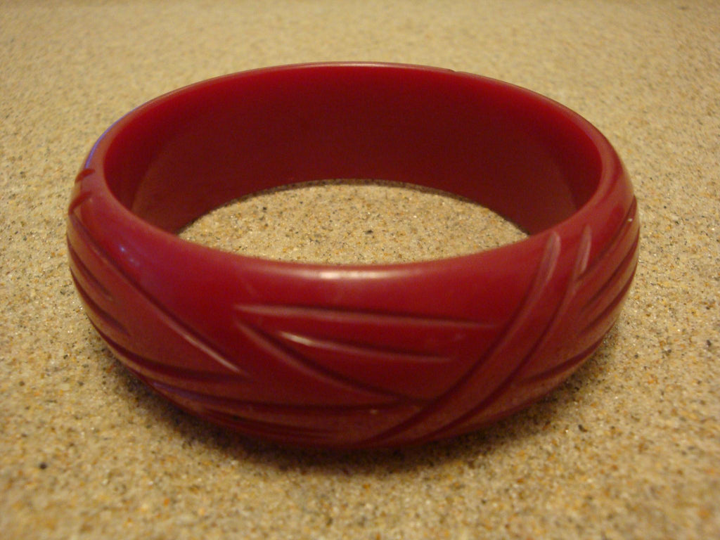 Vintage 7/8" Semi Translucent Ruby Red Bakelite Bracelet! Abstract Leaf Carvings!
