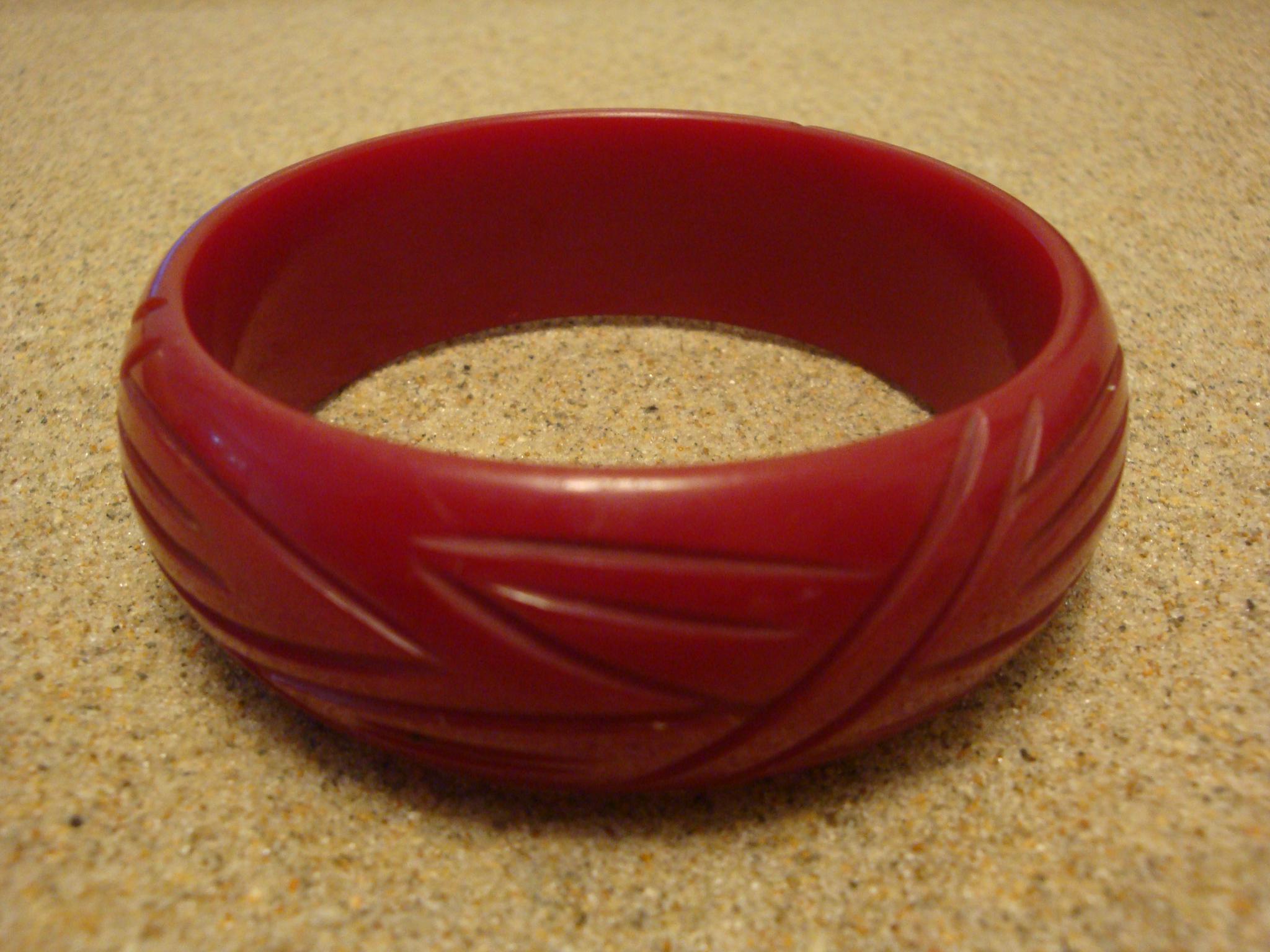 Vintage 7/8" Semi Translucent Ruby Red Bakelite Bracelet! Abstract Leaf Carvings!