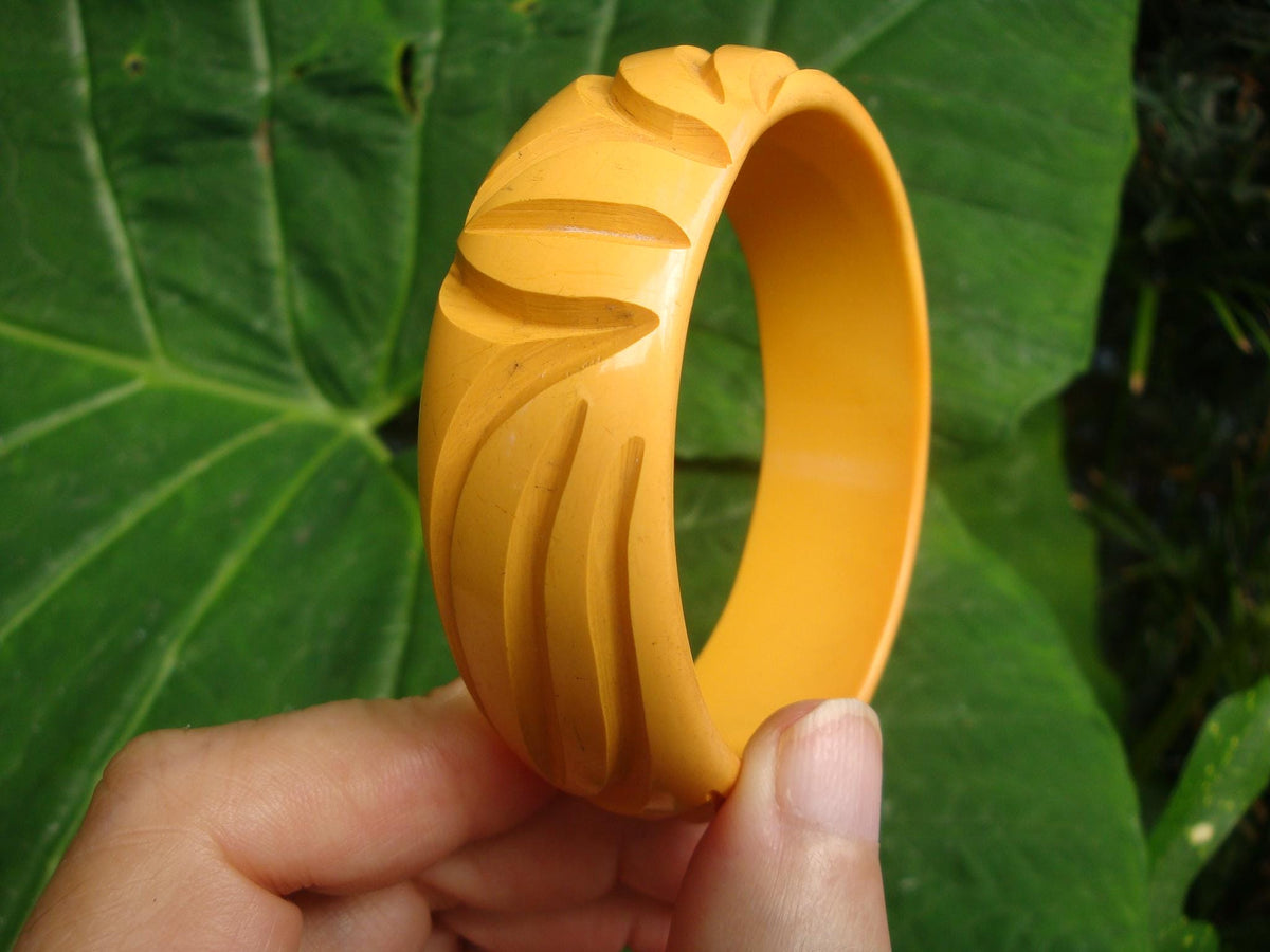 Vintage 7/8" Canary Yellow Bakelite Bracelet! Abstract Flower & Leaf Carvings!