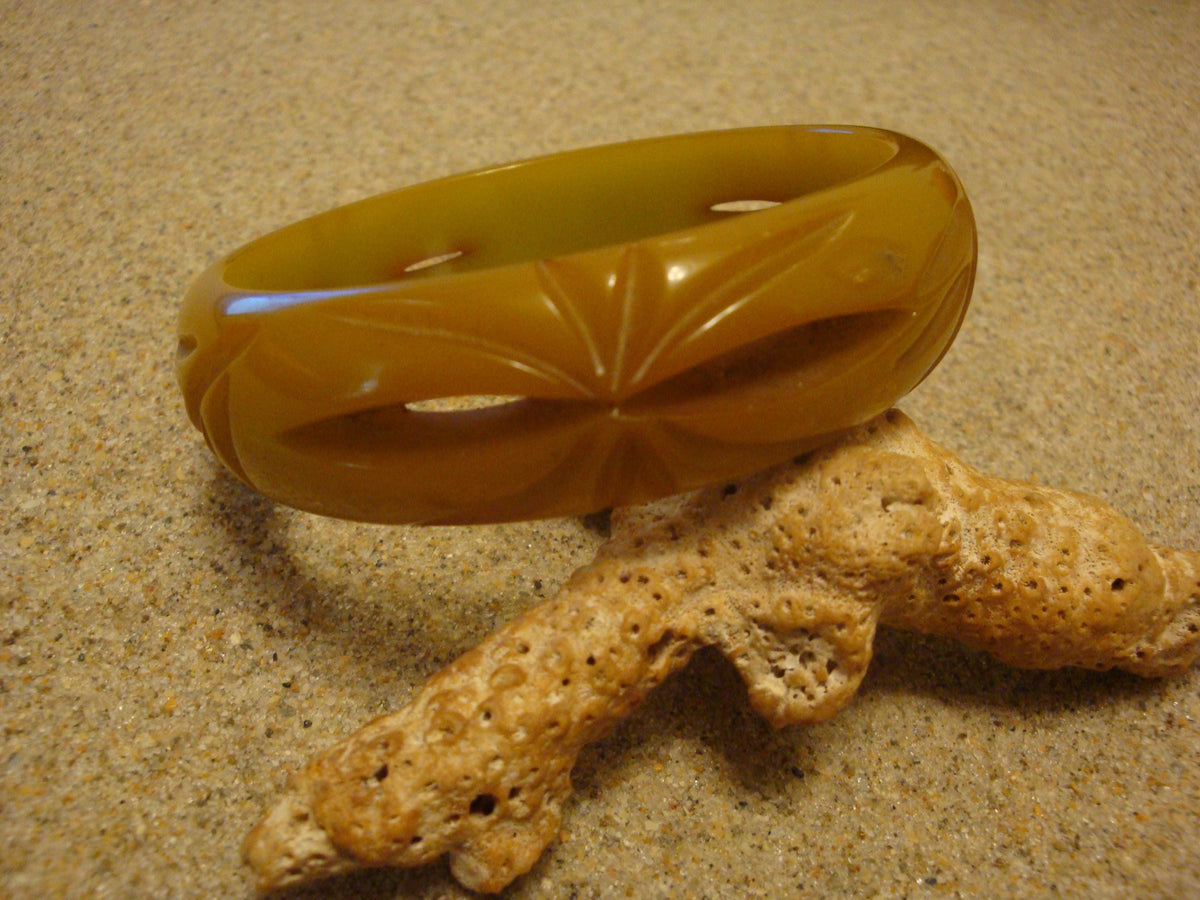 Vintage 3/4" Chartreuse Bakelite Bracelet! Open Work Flower Inspired Carvings!