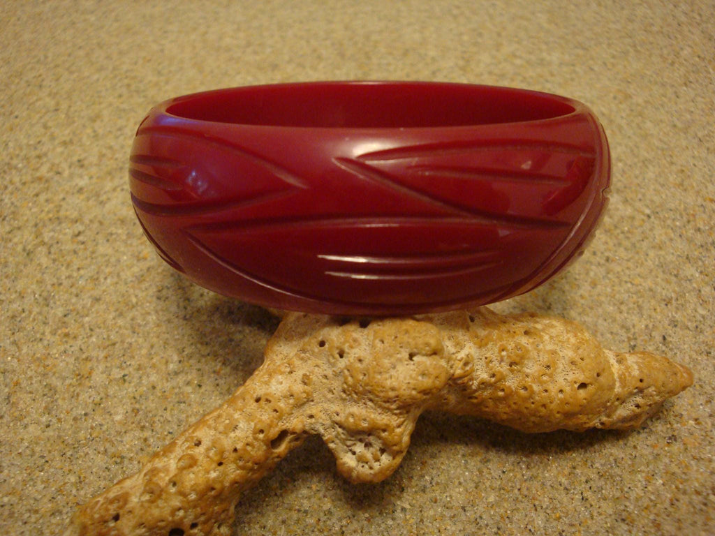 Vintage 7/8" Semi Translucent Ruby Red Bakelite Bracelet! Abstract Leaf Carvings!
