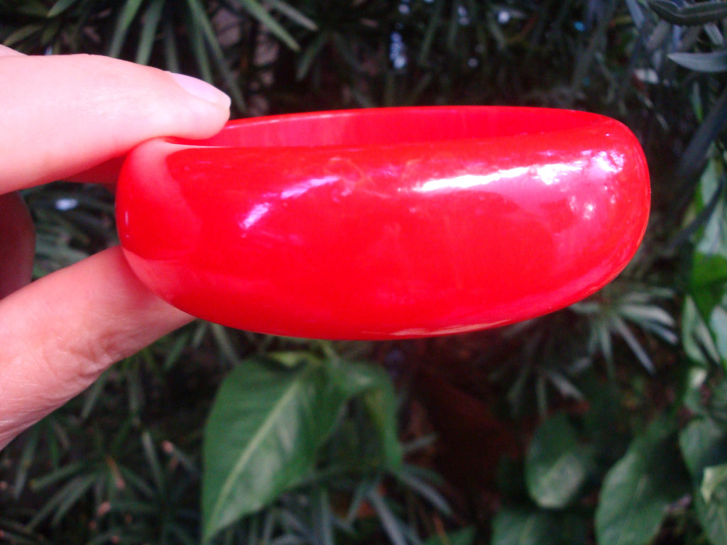 Vintage 7/8" Bakelite Bracelet! Dazzling Bright Cherry Red w/ Cream Marbling!