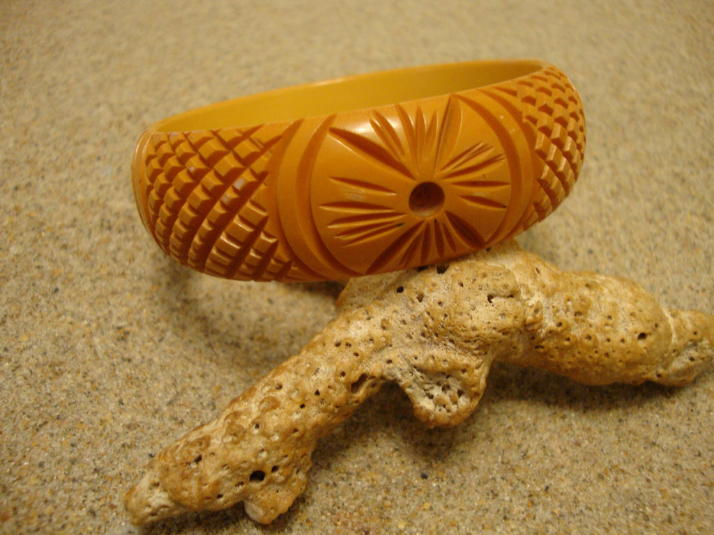 Vintage 7/8" Goldenrod Bakelite Bracelet! Abstract Flower/Crosshatch Carvings!