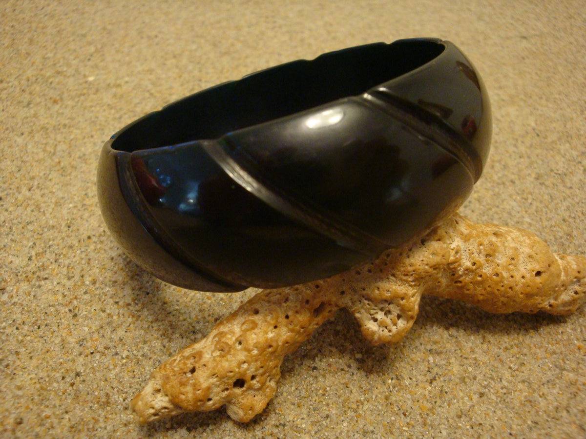 Vintage 1" Midnight Green Bakelite Bracelet! Deep Diagonal Slash Carvings!