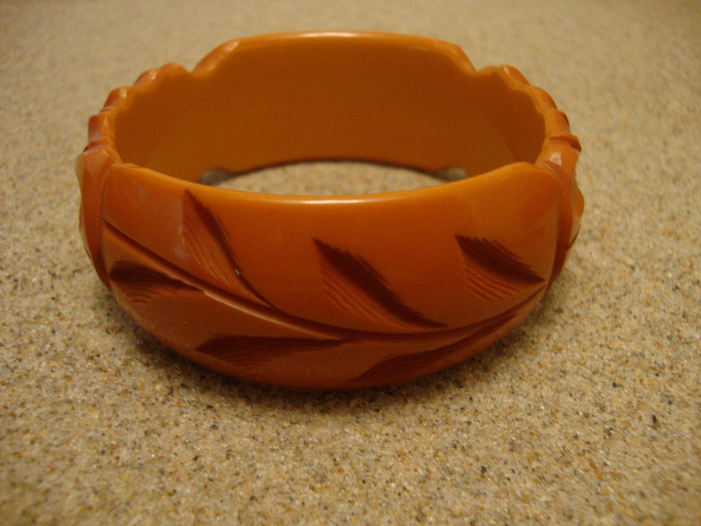 Vintage 1 1/8" Dark Butterscotch Bakelite Bracelet! Deep Flower & Leaf Carvings!