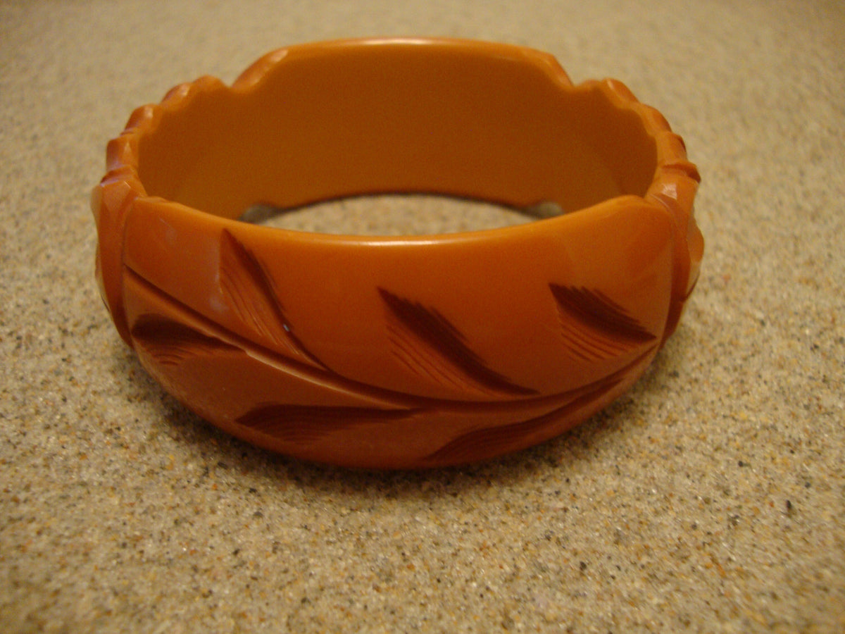 Vintage 1 1/8" Dark Butterscotch Bakelite Bracelet! Deep Flower & Leaf Carvings!