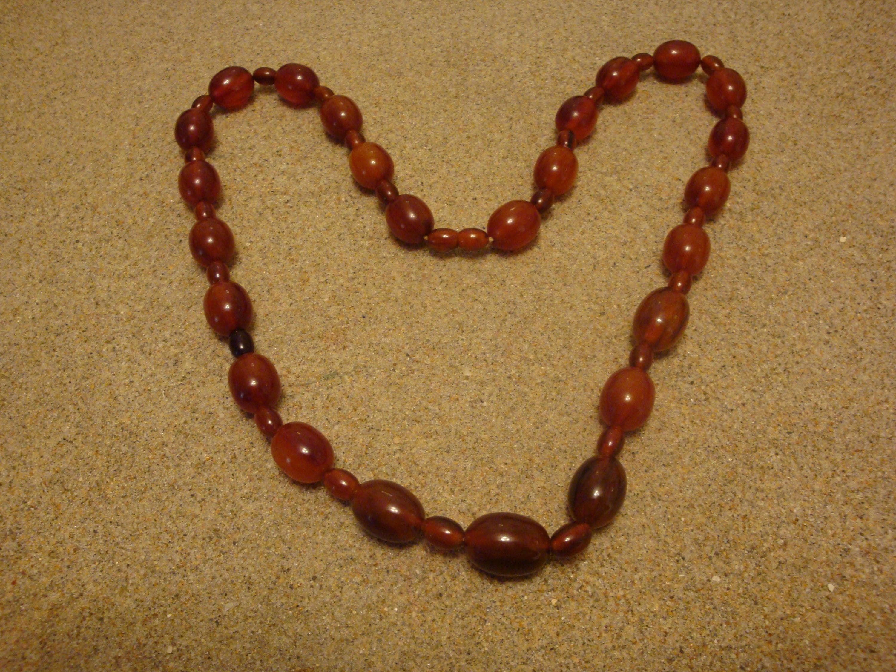 Vintage 30" Translucent Marbled Cherry Bakelite Necklace! Graduated Barrell Beads!