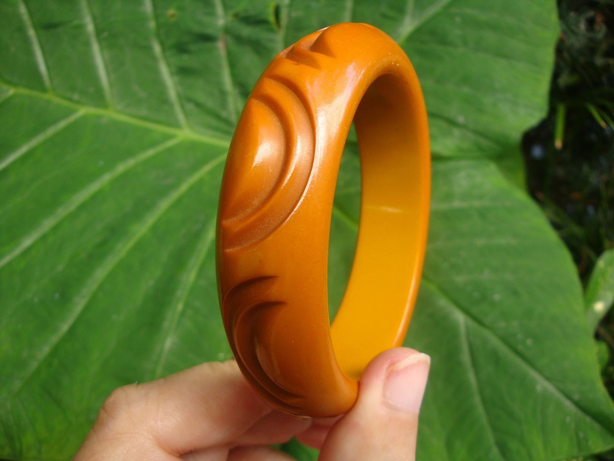 Vintage 3/4" Dark Mustard Color Bakelite Bracelet! Deep Semi Circular Carvings!