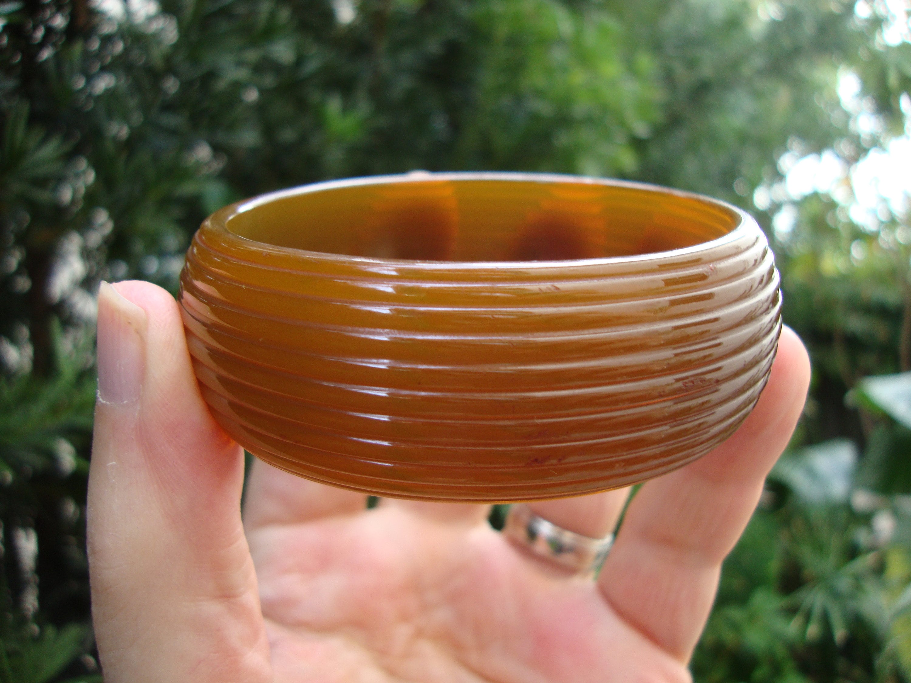 Vintage 1" Bakelite Bracelet! Semi Translucent Sleek Gold to Green Ribbed Design!