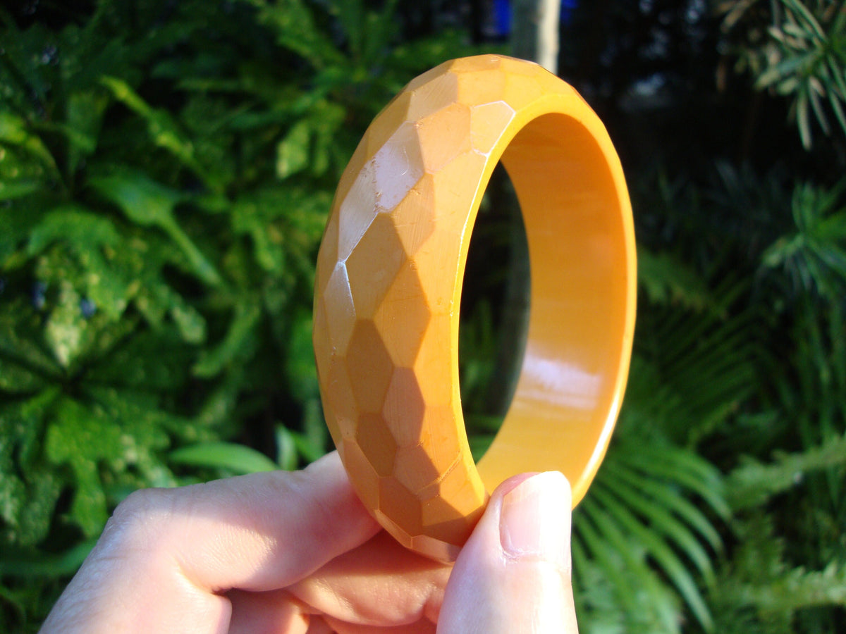 Vintage 7/8" Bakelite Bracelet w/ 3/8" Dome! Diamond & Pentagon Shaped Facets!