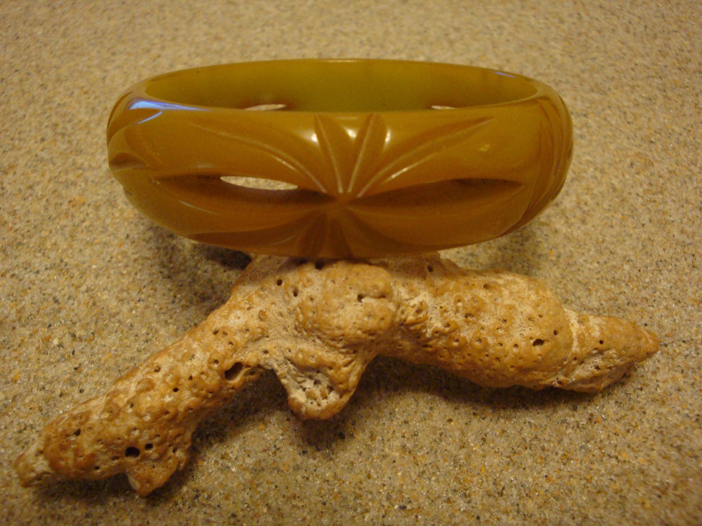 Vintage 3/4" Chartreuse Bakelite Bracelet! Open Work Flower Inspired Carvings!