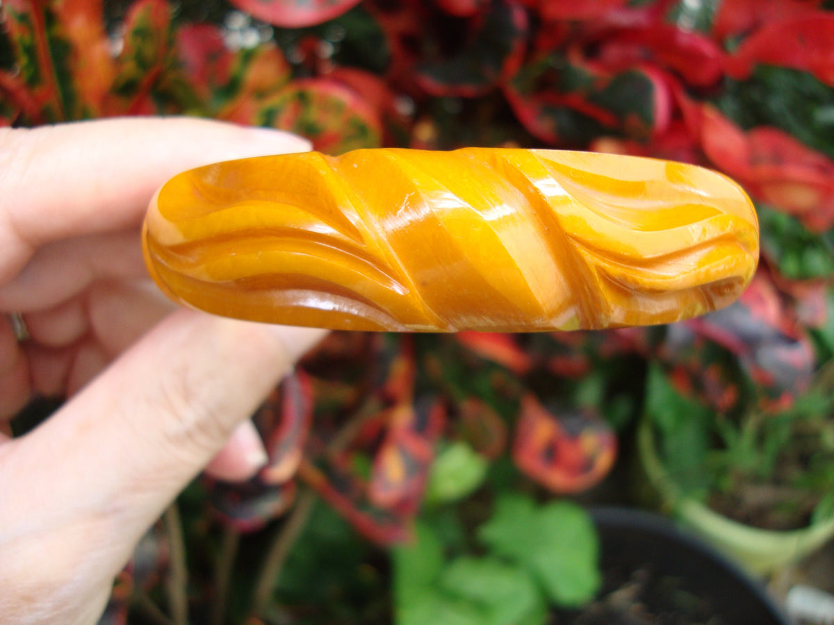 Vintage 3/4" Orange Bakelite Bracelet! Sculpted Abstract Flower Designs!