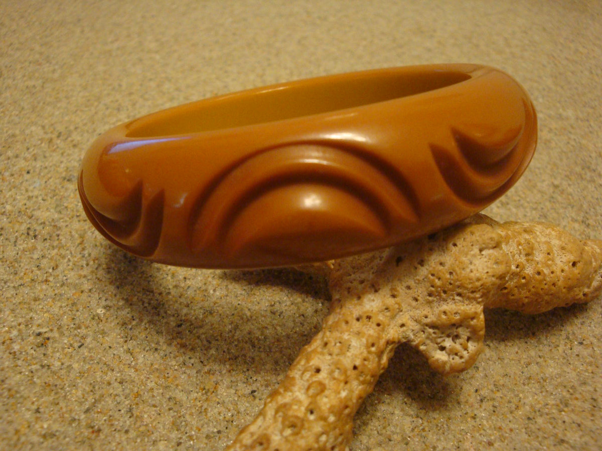 Vintage 3/4" Dark Mustard Color Bakelite Bracelet! Deep Semi Circular Carvings!