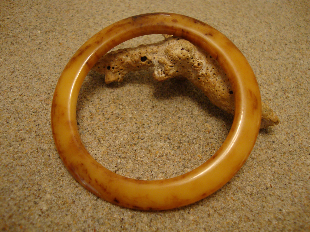 Vintage 1/4" Bakelite "Flying Saucer" Bracelet! Yellow Custard w/ Brown & Rust Marbling!