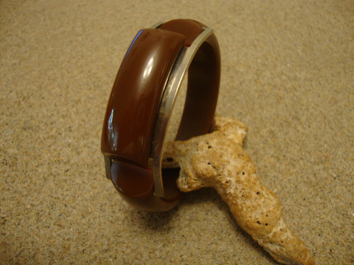 Vintage 5/8" Choco;ate Brown Bakelite Bracelet with Silvertone Buckle Clasp!