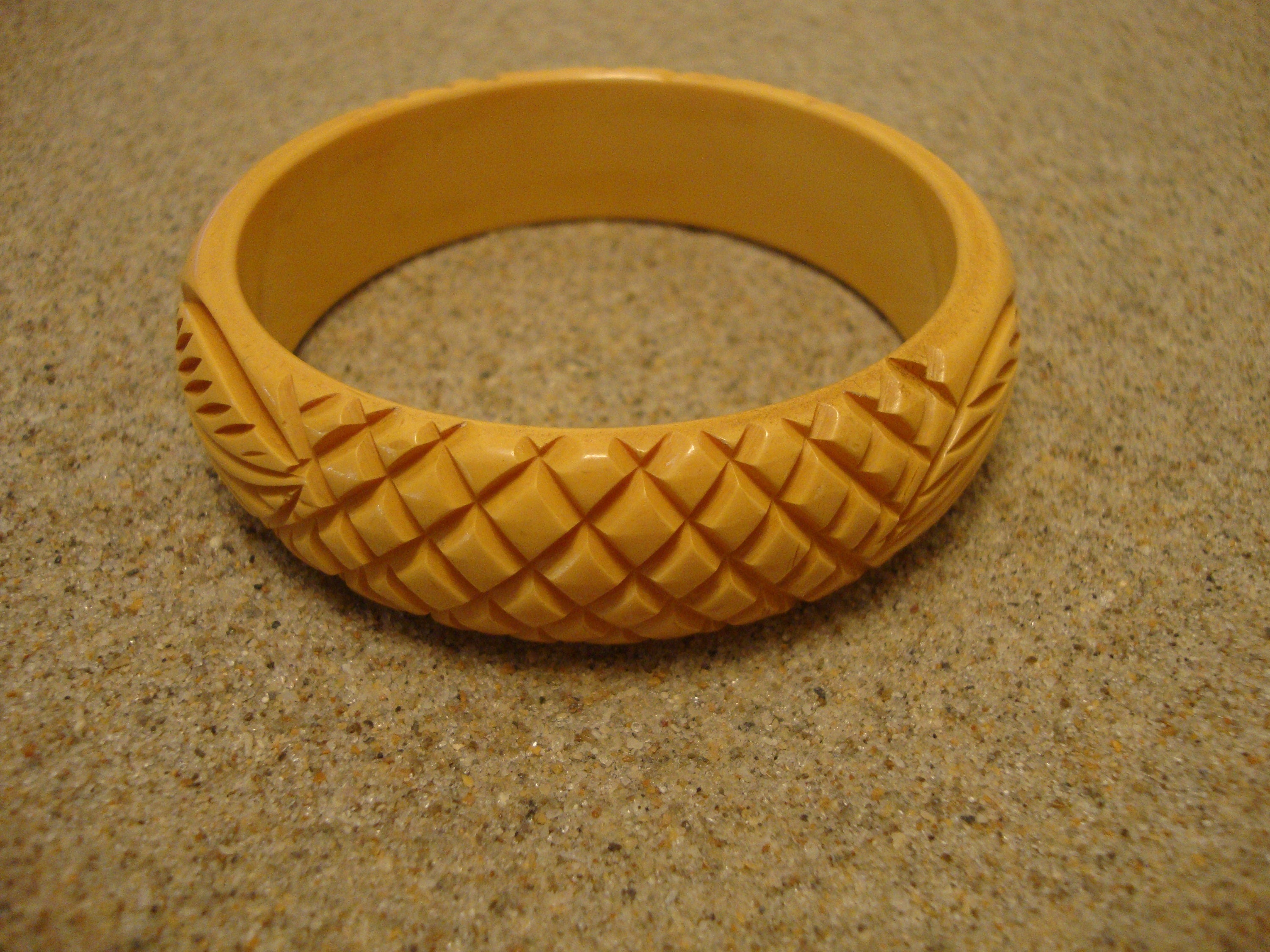 Vintage Goldenrod Bakelite Bracelet: Carved Leaf Design