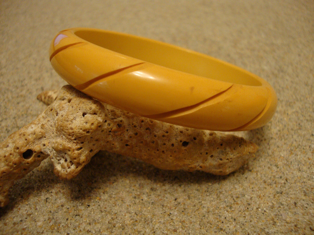 Vintage Goldenrod Bakelite Bracelet: Carved Diagonal Slashes