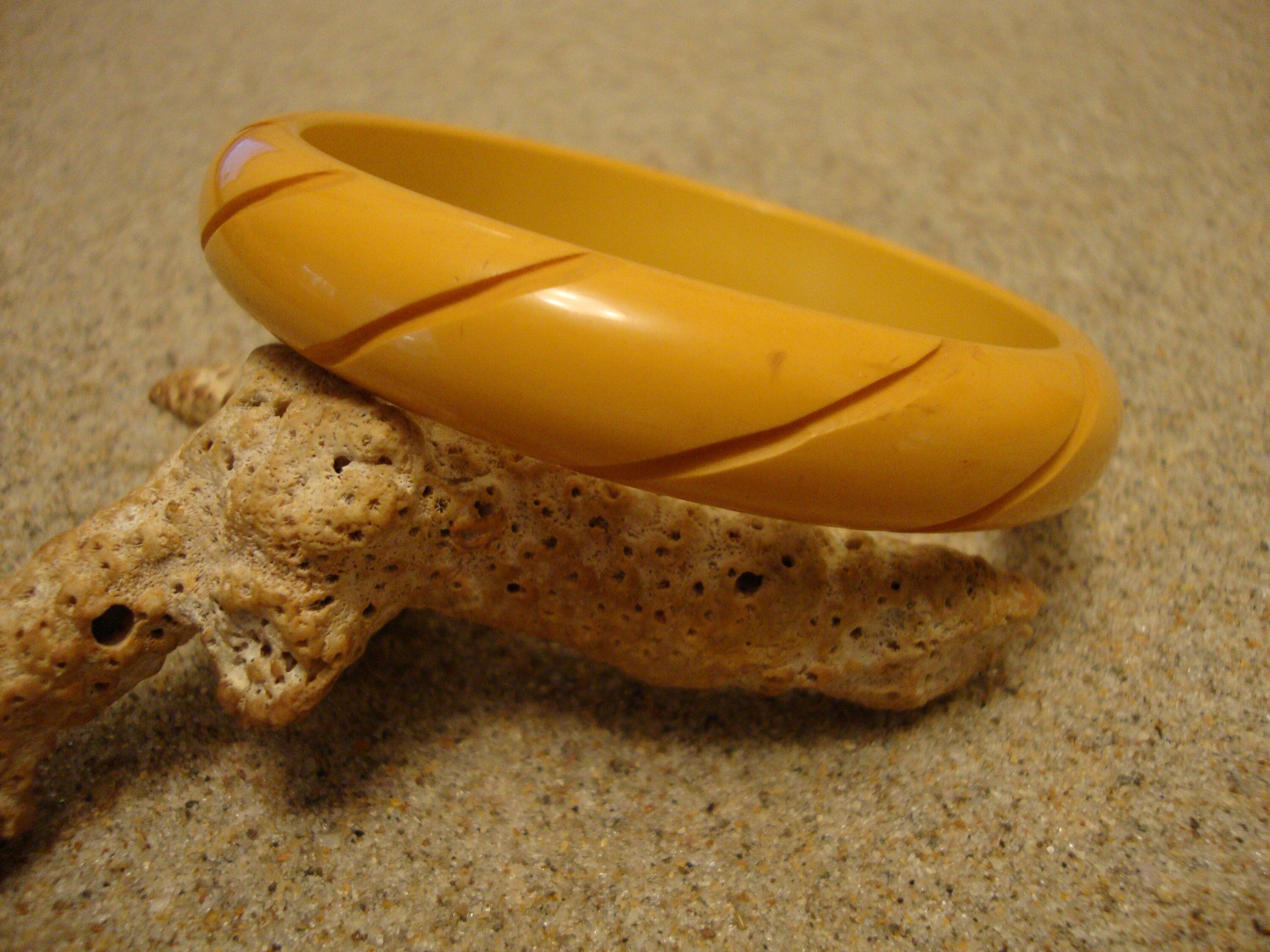 Vintage Goldenrod Bakelite Bracelet: Carved Diagonal Slashes