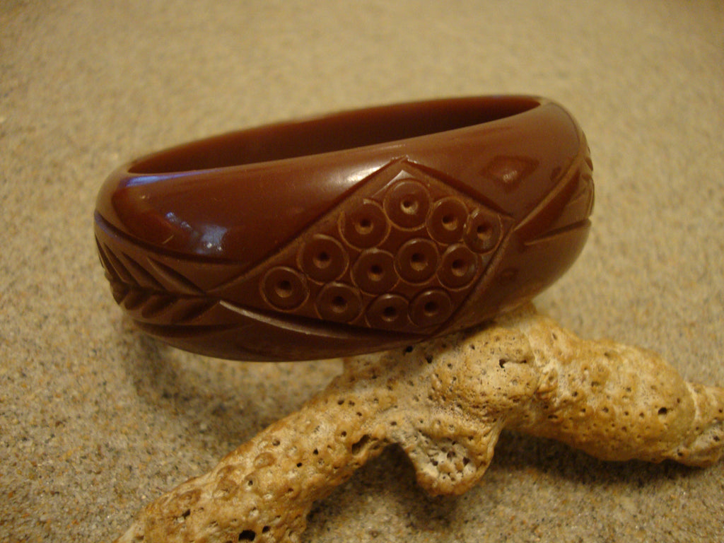 Vintage 1" Gold to Brown Bakelite Bracelet! Large Leaf & Medallion Carvings!