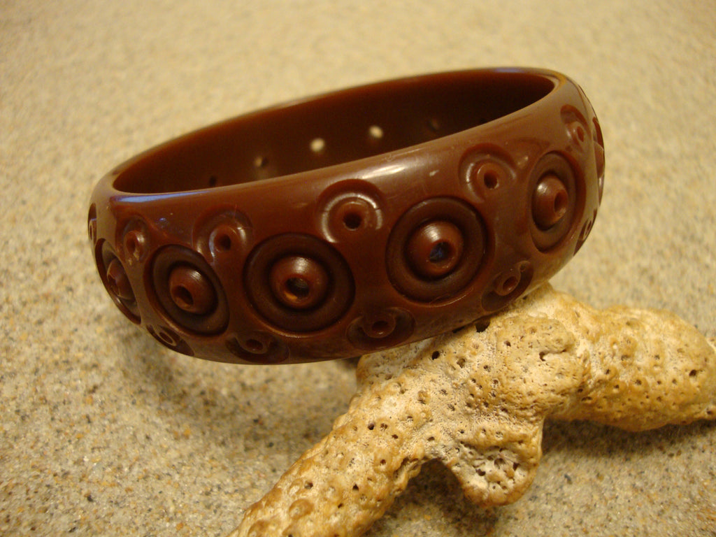 Vintage Chocolate Brown Bakelite Bracelet: Pierced Concentric Carvings