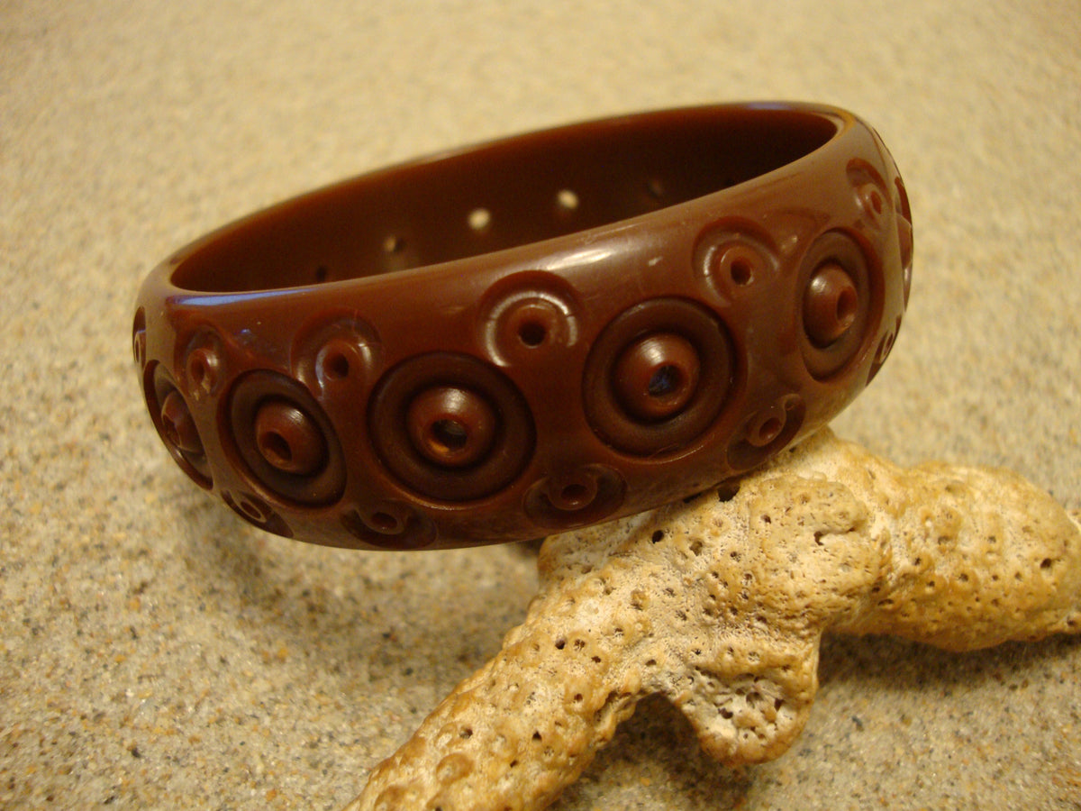 Vintage Chocolate Brown Bakelite Bracelet: Pierced Concentric Carvings