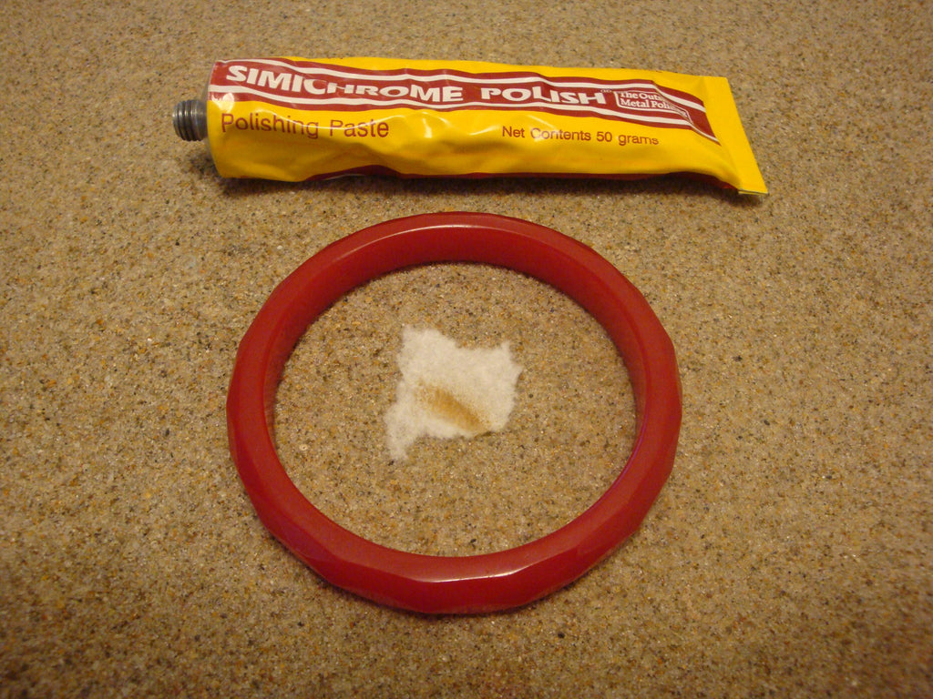 Vintage 1/2" Cherry Red Bakelite Bracelet!  Diamond & Pentagon Shaped Facets!