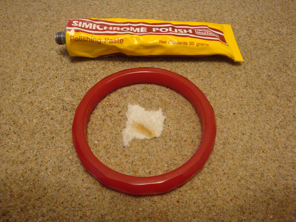 Vintage 1/2" Cherry Red Bakelite Bracelet!  Diamond & Pentagon Shaped Facets!