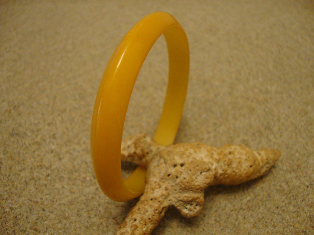 Vintage Lemon Yellow Bakelite Bracelet: Flying Saucer Bangle