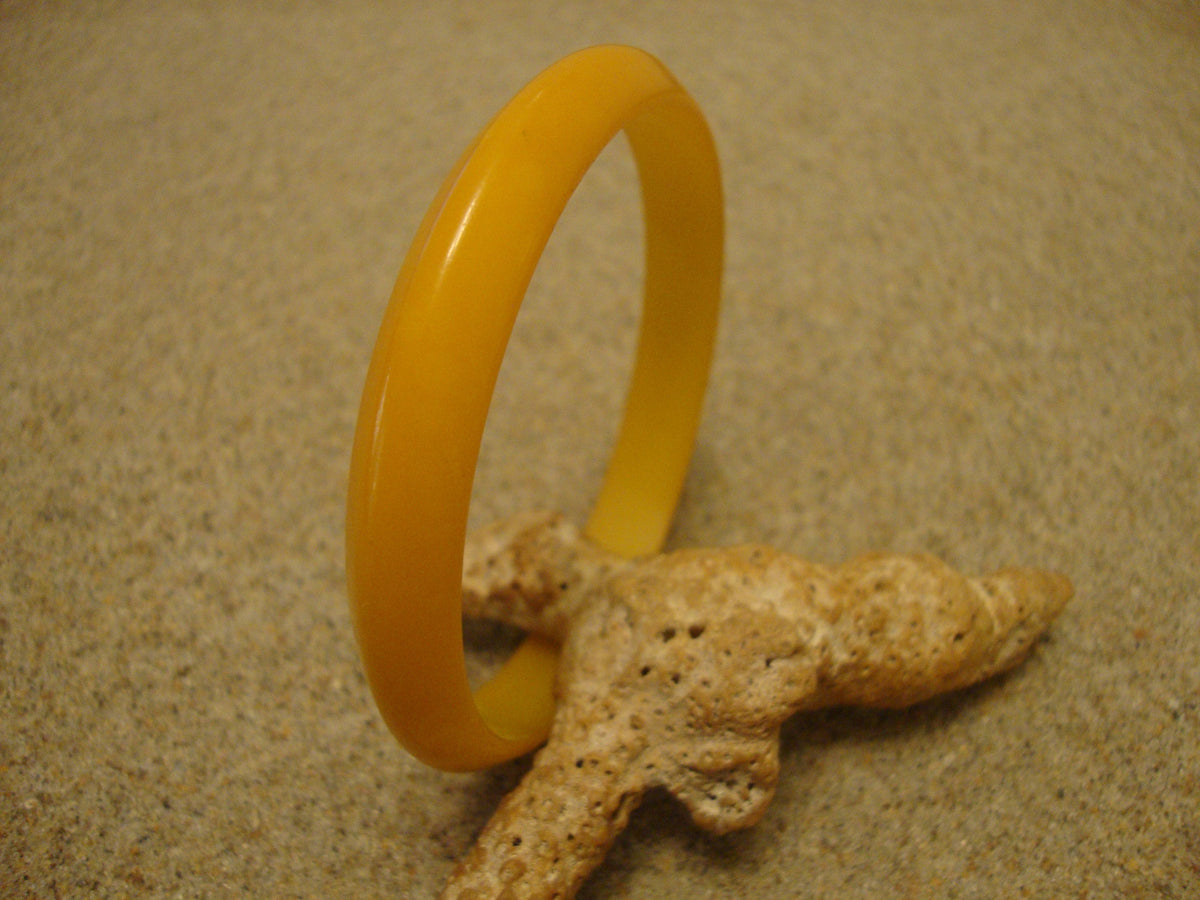 Vintage Lemon Yellow Bakelite Bracelet: Flying Saucer Bangle
