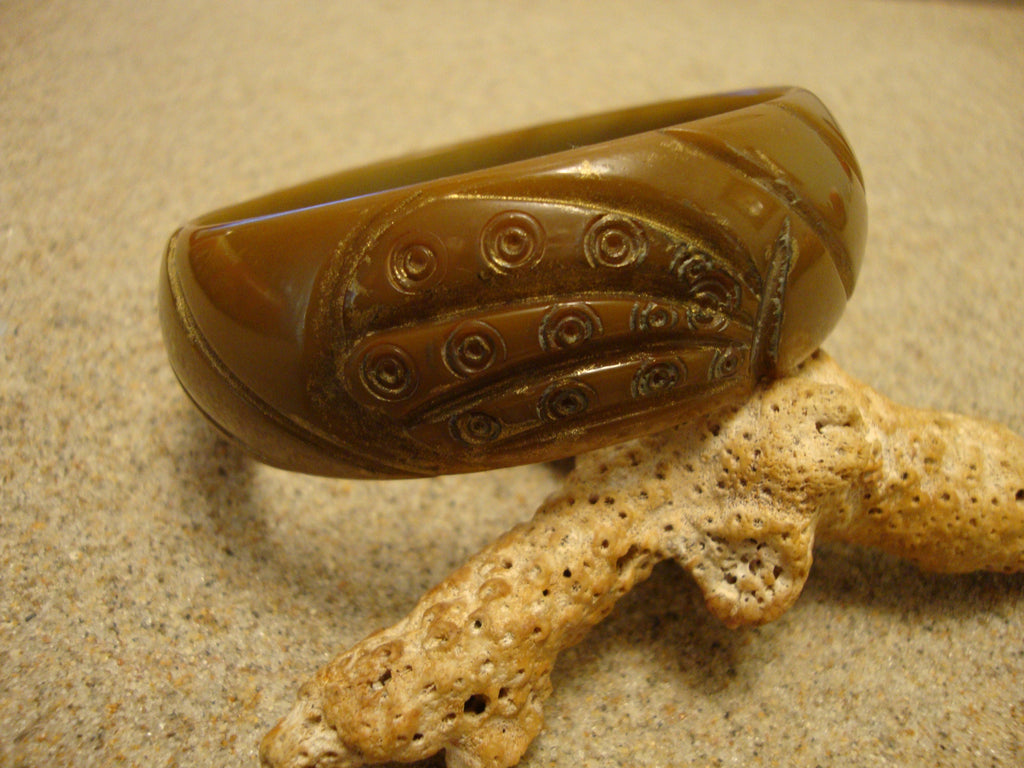 Vintage Olive Green Bakelite Bracelet: Abstract Carved Design