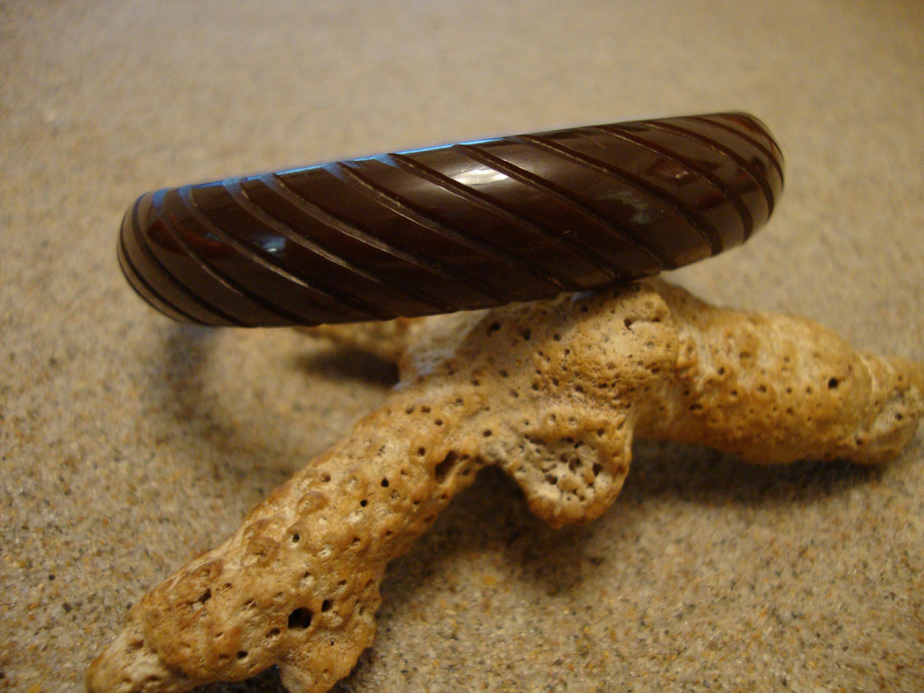 Vintage Chocolate Brown Bakelite Bracelet: Diagonal Carved Bangle