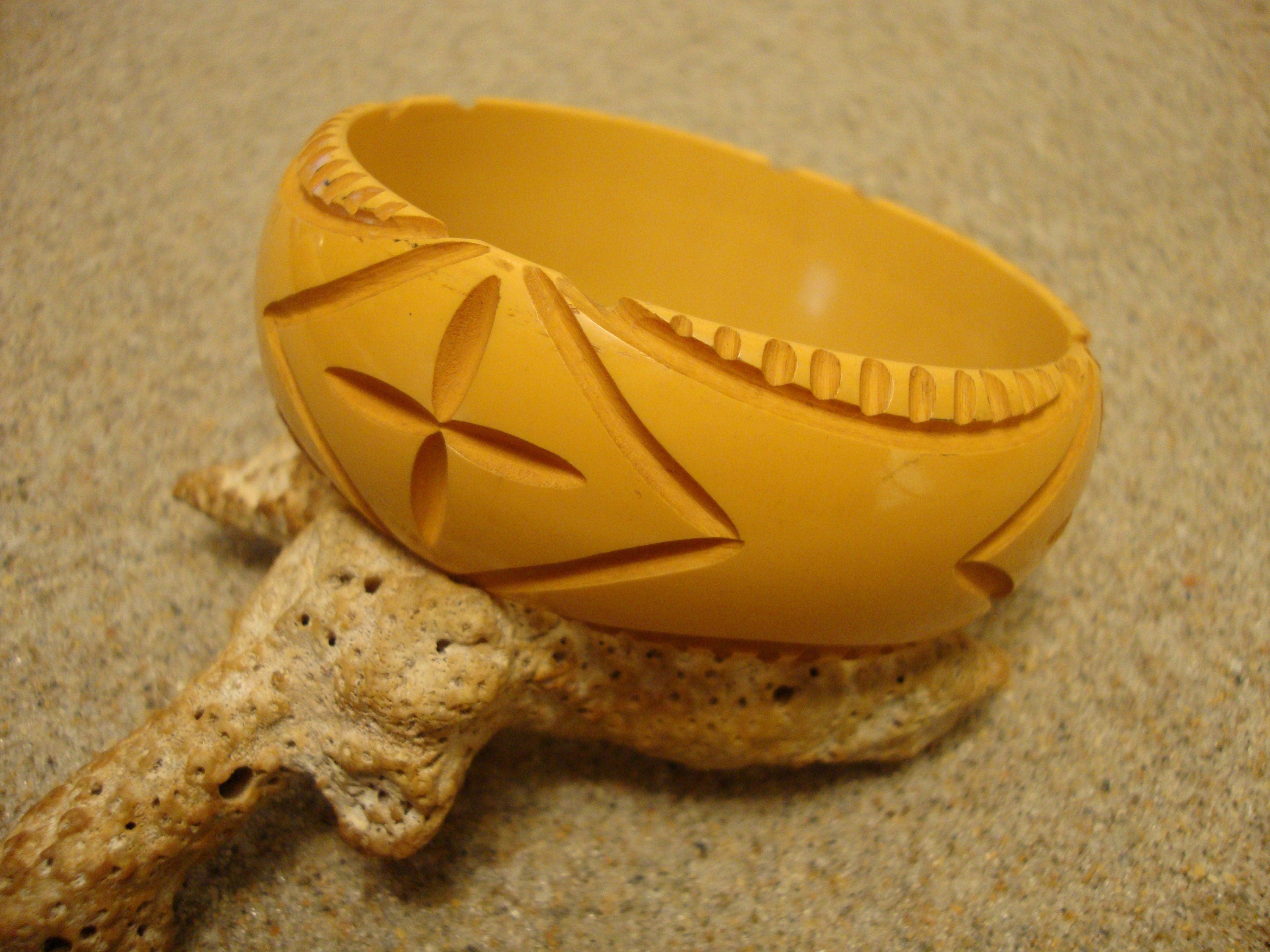 Vintage 1" Goldenrod Bakelite Bracelet!  Four Abstract Geometric Carvings!