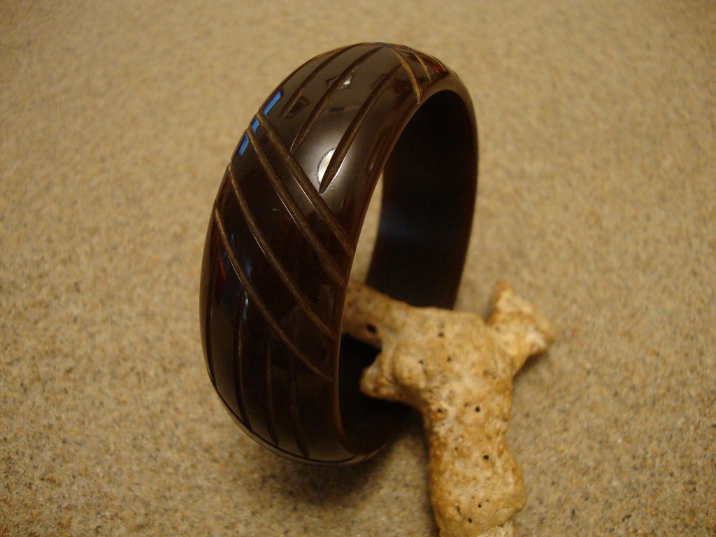 Vintage 7/8" Bakelite Bracelet! Gold to Brown w/ Abstract Geometric Carvings!