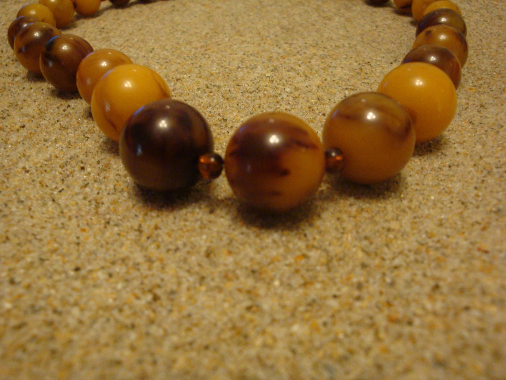 Vintage 17" Bakelite Necklace! Marbled Graduated Brown & Butterscotch Beads!