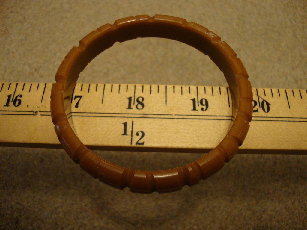 Vintage 1/2" Green to Brown Bakelite Bracelet! Deep Vertical Slash Carvings!
