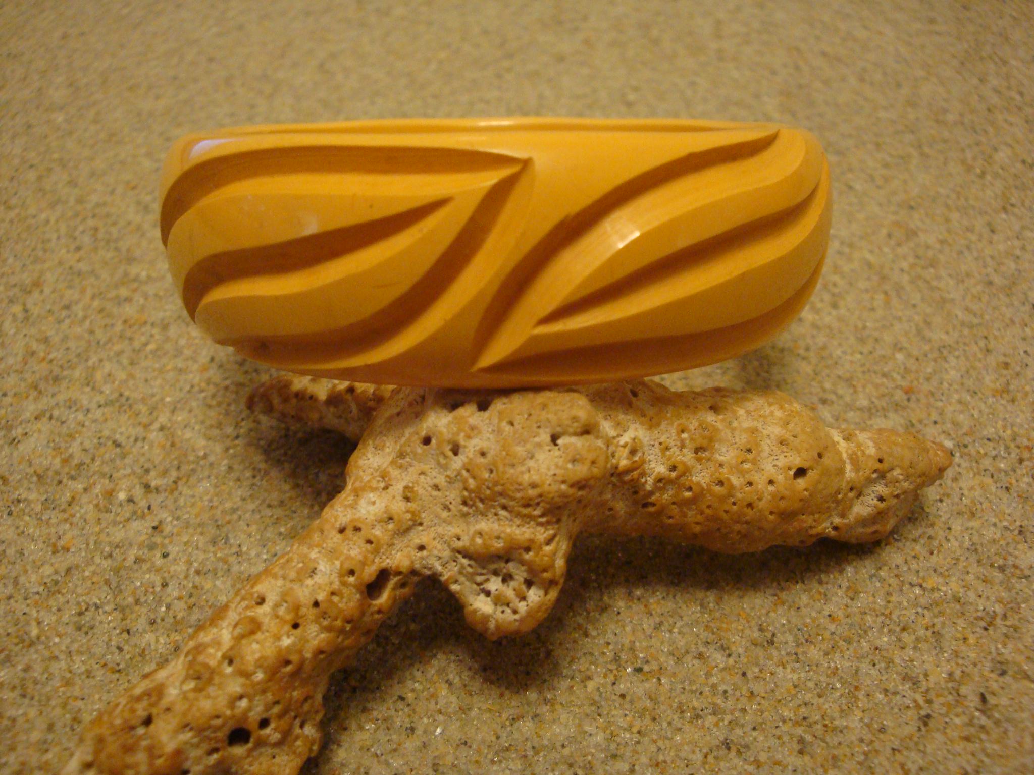 Vintage 7/8" Canary Yellow Bakelite Bracelet! Abstract Flower & Leaf Carvings!