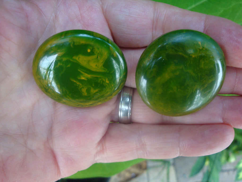 Vintage 1 1/2" Bakelite Clip Back Earrings; Emerald Green w/ Gold Marbling!